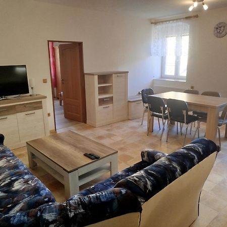 Apartmany Pod Baruncinou Skolou Česká Skalice Bagian luar foto