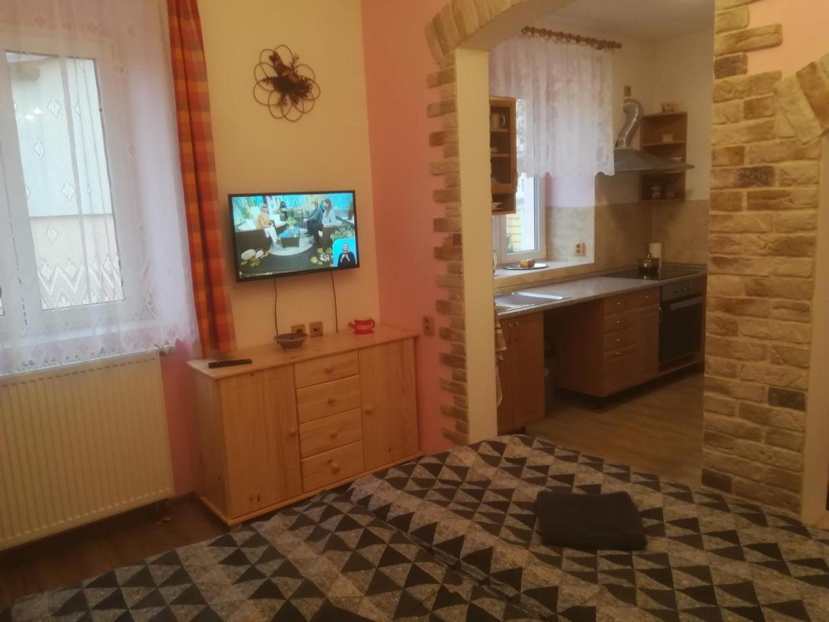 Apartmany Pod Baruncinou Skolou Česká Skalice Bagian luar foto