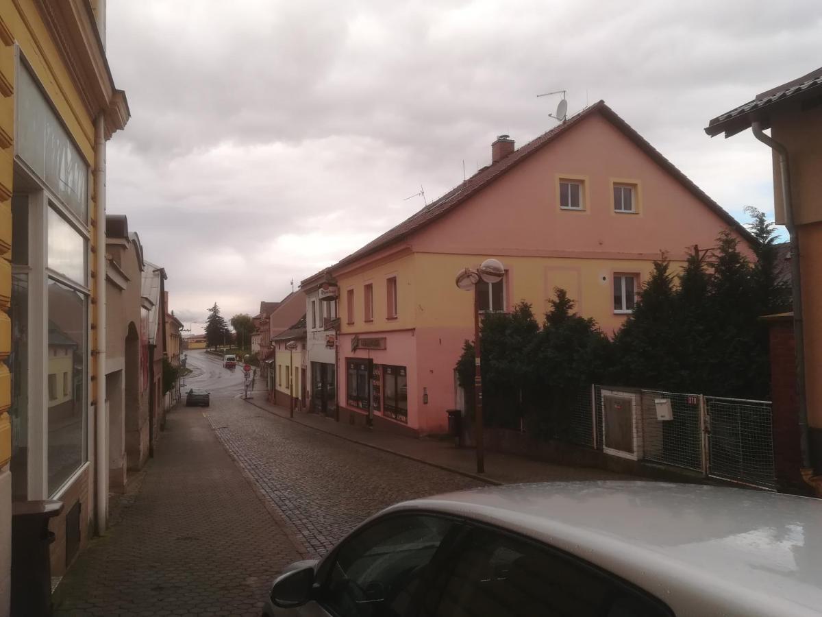 Apartmany Pod Baruncinou Skolou Česká Skalice Bagian luar foto