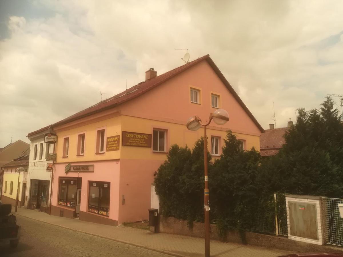 Apartmany Pod Baruncinou Skolou Česká Skalice Bagian luar foto