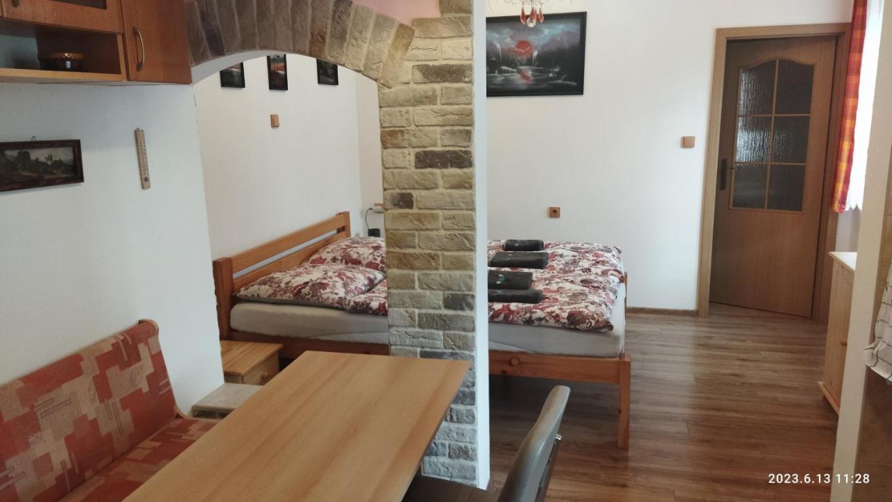 Apartmany Pod Baruncinou Skolou Česká Skalice Bagian luar foto