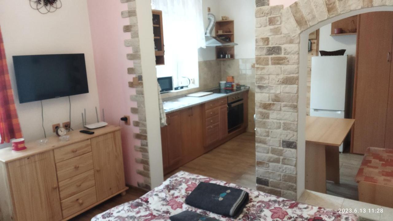 Apartmany Pod Baruncinou Skolou Česká Skalice Bagian luar foto